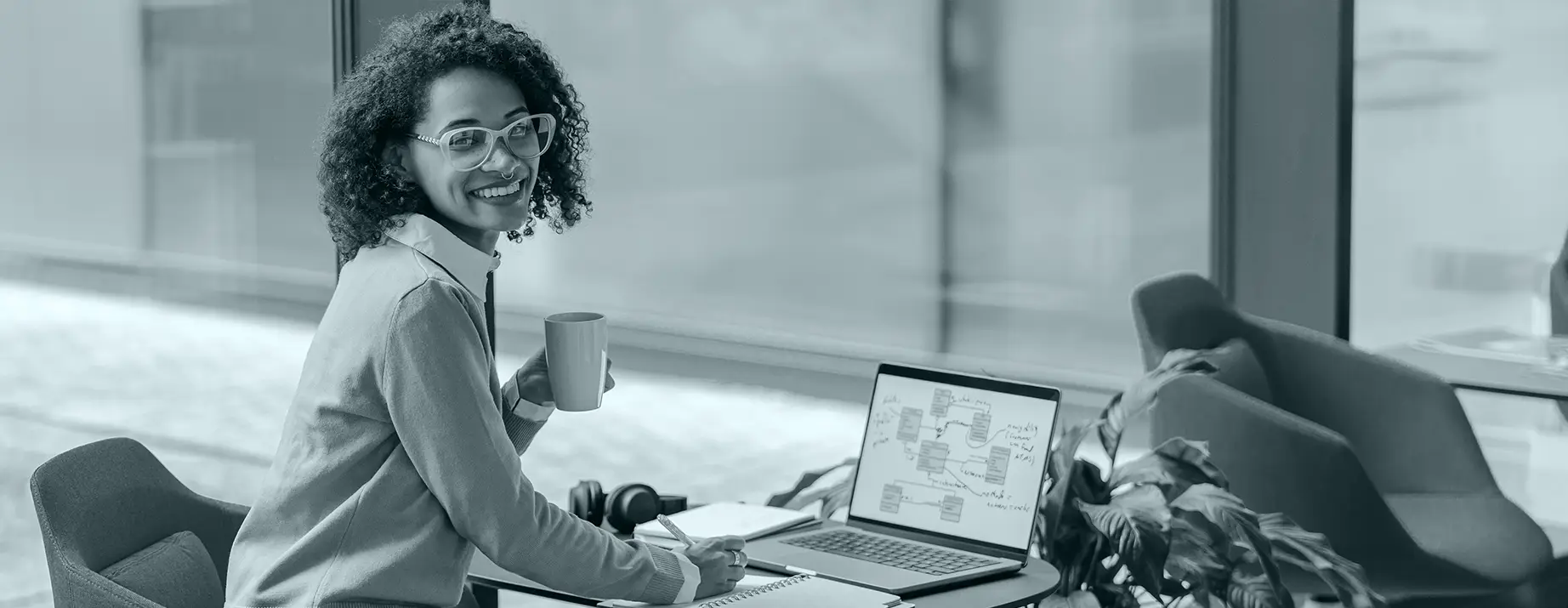 Mulher tomando café